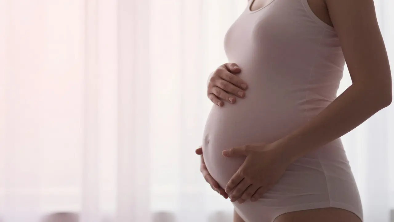 Jak poznat těhotenství podle výtoku? Změny v sekreci a varovné signály