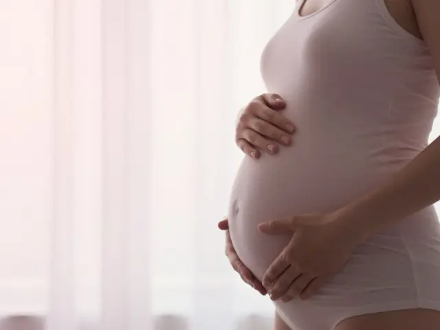 Jak poznat těhotenství podle výtoku? Změny v sekreci a varovné signály